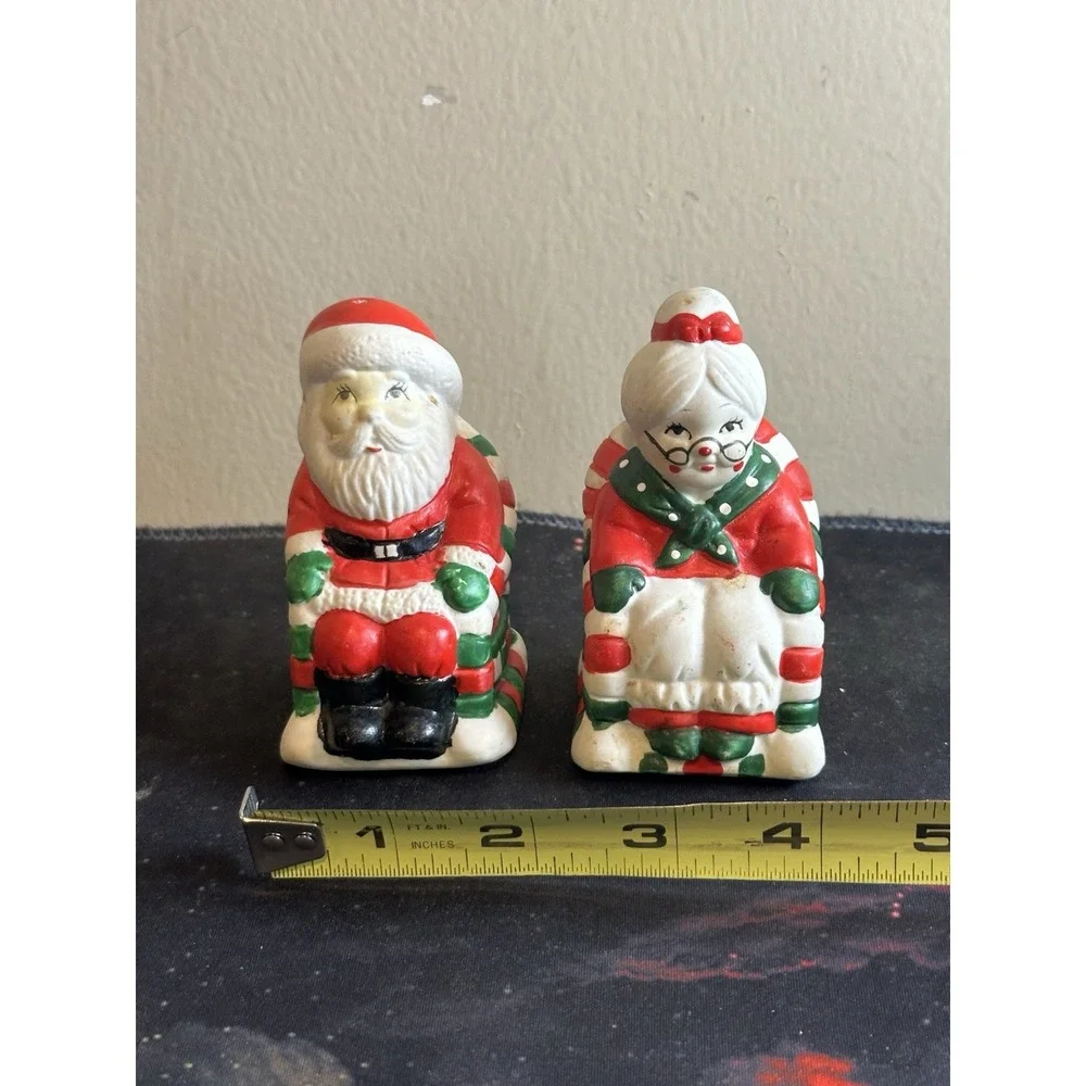 Mr & Mrs Clause Salt &‎ Pepper Shakers